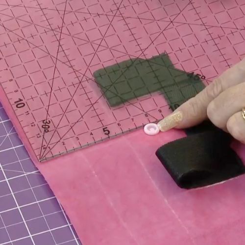 Mochila versátil com náilon amassado ()