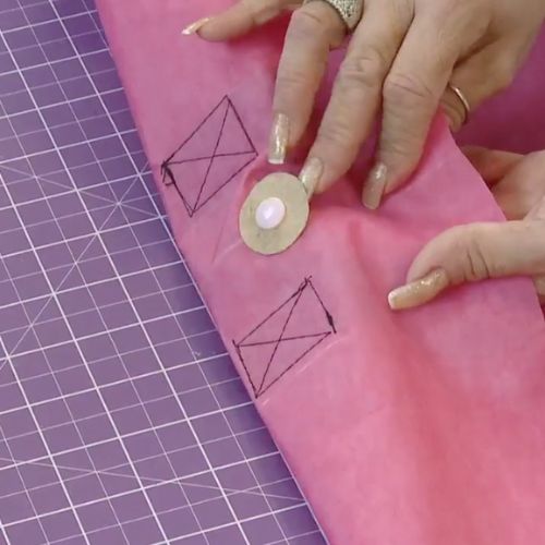 Mochila versátil com náilon amassado ()