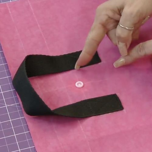 Mochila versátil com náilon amassado ()