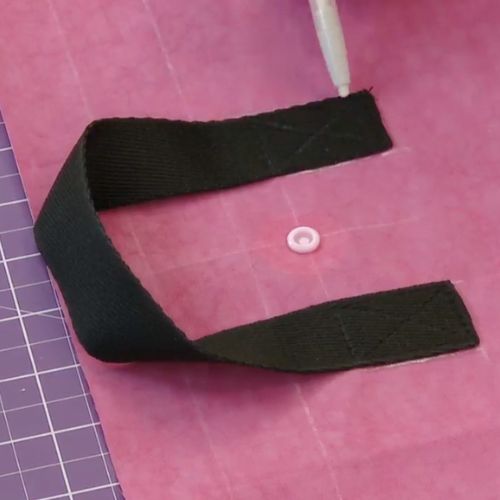 Mochila versátil com náilon amassado ()