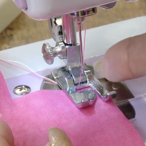 Mochila versátil com náilon amassado ()