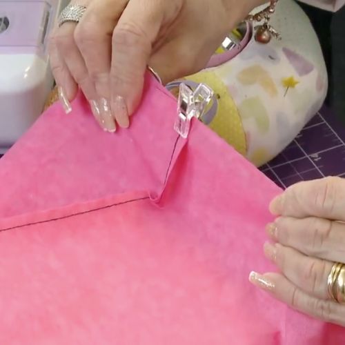 Mochila versátil com náilon amassado ()