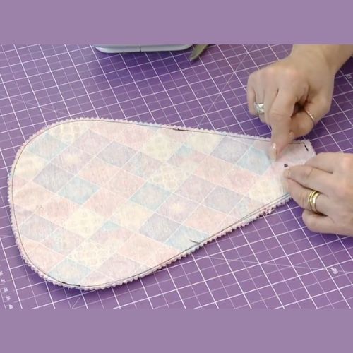 Mochila versátil com náilon amassado ()