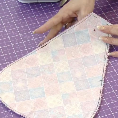 Mochila versátil com náilon amassado ()