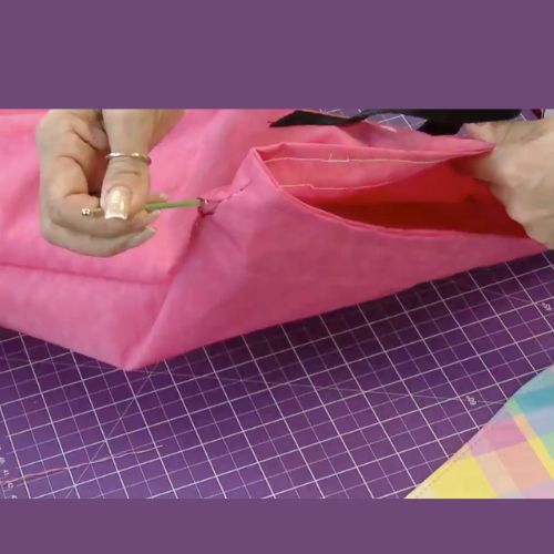 Mochila versátil com náilon amassado ()