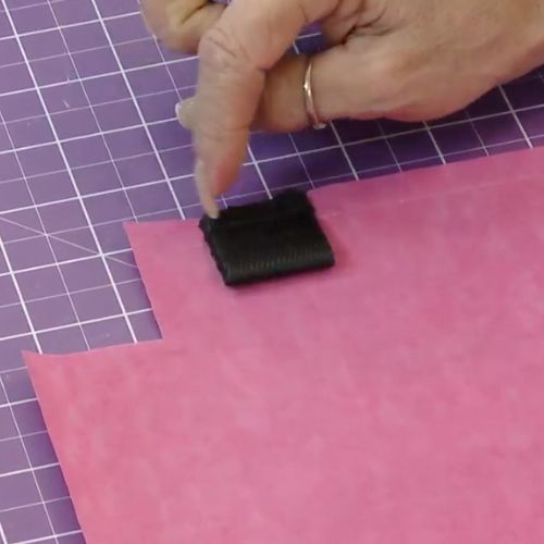 Mochila versátil com náilon amassado ()